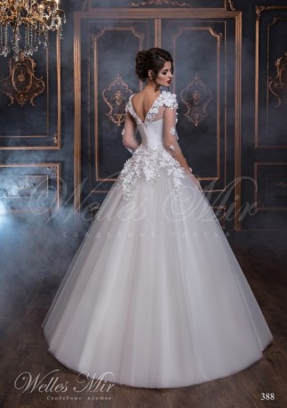 Wedding dress with V-neckline at the back-3